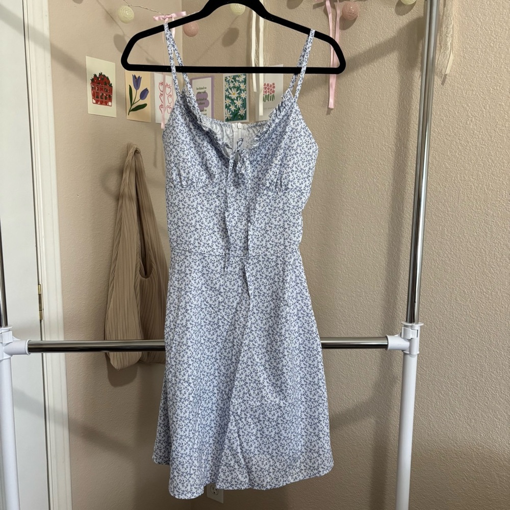 ୨୧ ・゚✧ Flower Print Mini Dress - Picture 1 of 4